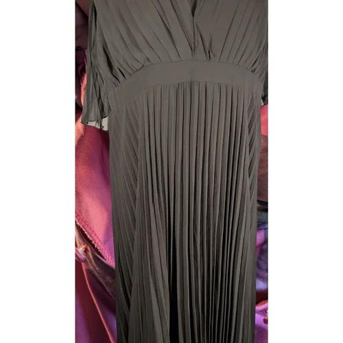 Boohoo Plus – Czarna Plisowana Suknia Maxi Angel Sleeve 44 - zdjęcie 4