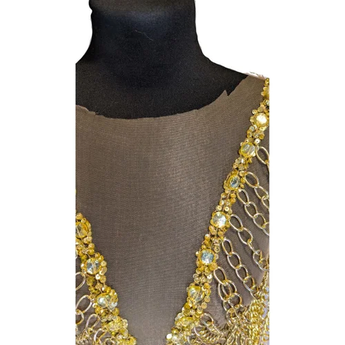 Transparentna Sukienka Mesh z Ciężkimi Złotymi Łańcuchami - zdjęcie 4