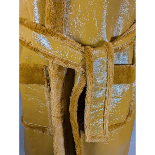 Płaszcz Midi Z Winylowej Ekoskóry Z Futerkiem PrettyLittleThing Camel 52 - zdjęcie 4