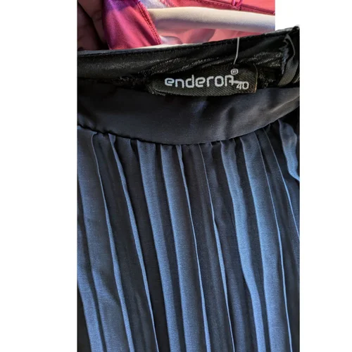 Elegancka Sukienka Maxi Enderon Grafitowa Plisowana – Rozmiar 40 (L) - zdjęcie 8