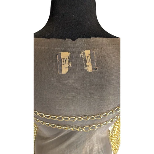 Transparentna Sukienka Mesh z Ciężkimi Złotymi Łańcuchami - zdjęcie 10