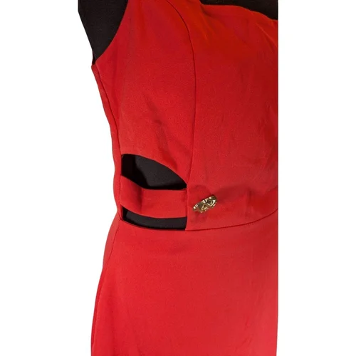 Trendyol – Czerwona Sukienka Maxi z Wycięciami i Złotymi Guzikami 38 - zdjęcie 2