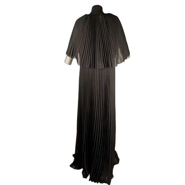 boohoo Czarna Sukienka Maxi Plisowana z Peleryną 44 - zdjęcie 5