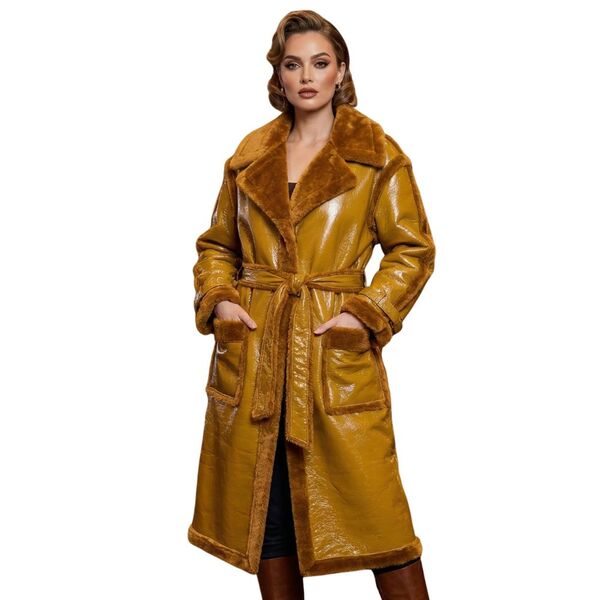 PrettyLittleThing Plus – Musztardowy Płaszcz Winylowy z Futrem 52 (6XL)